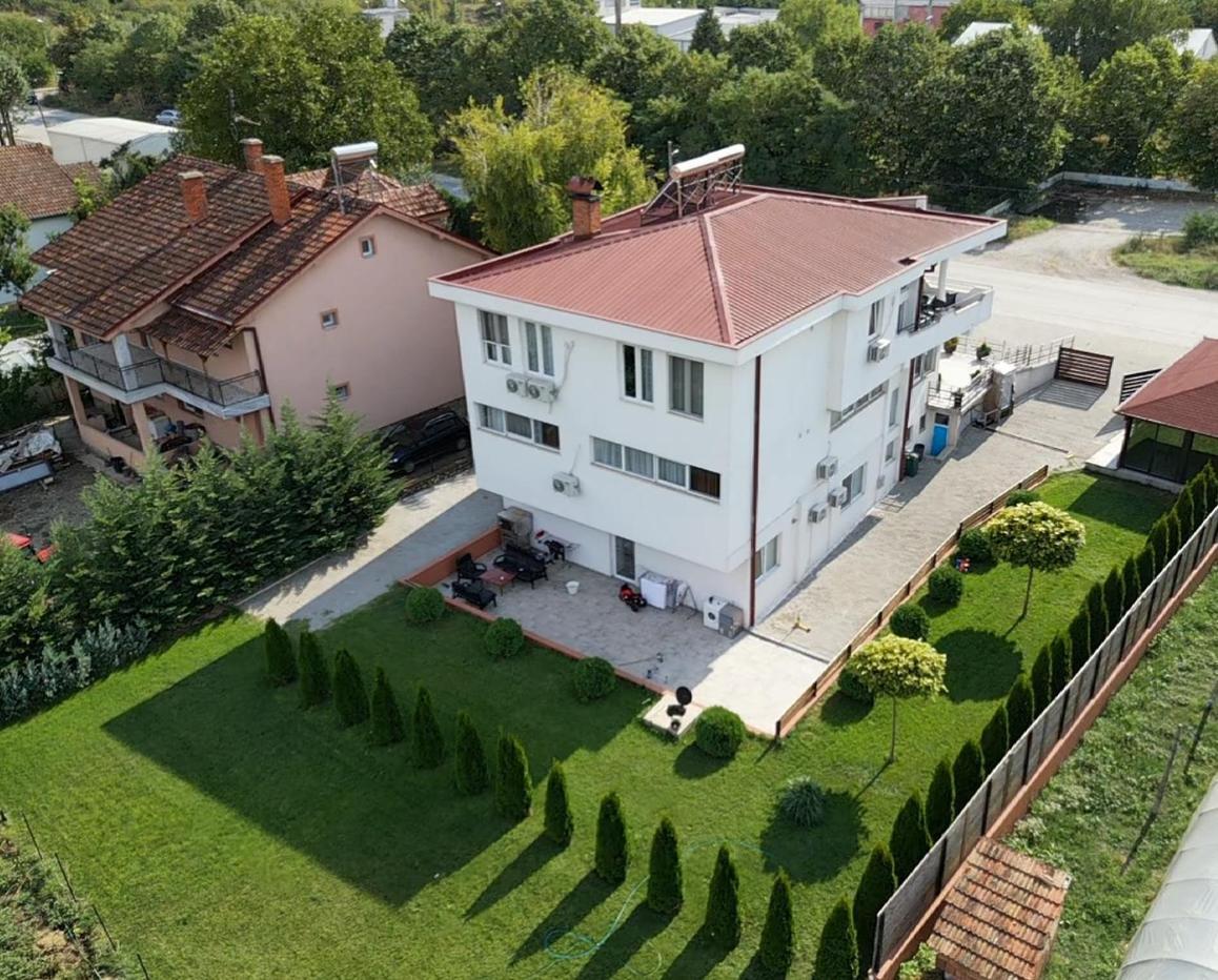 Villa Family Κουμάνοβο Εξωτερικό φωτογραφία
