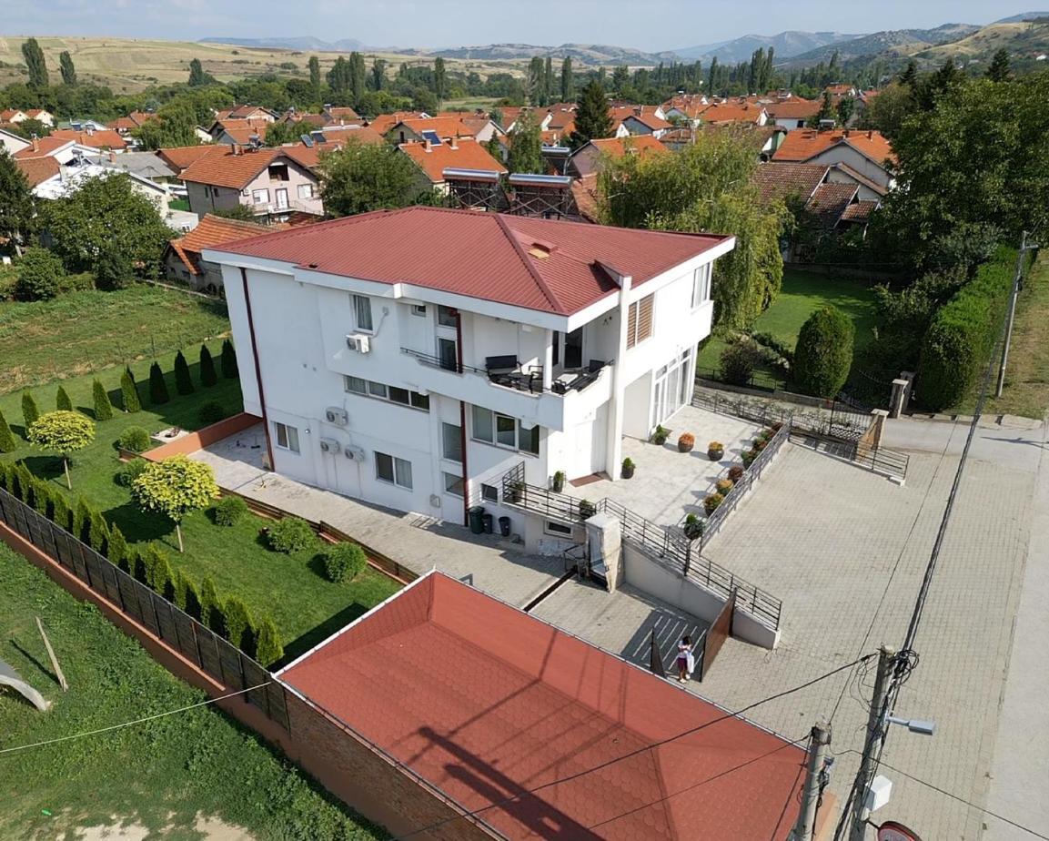 Villa Family Κουμάνοβο Εξωτερικό φωτογραφία